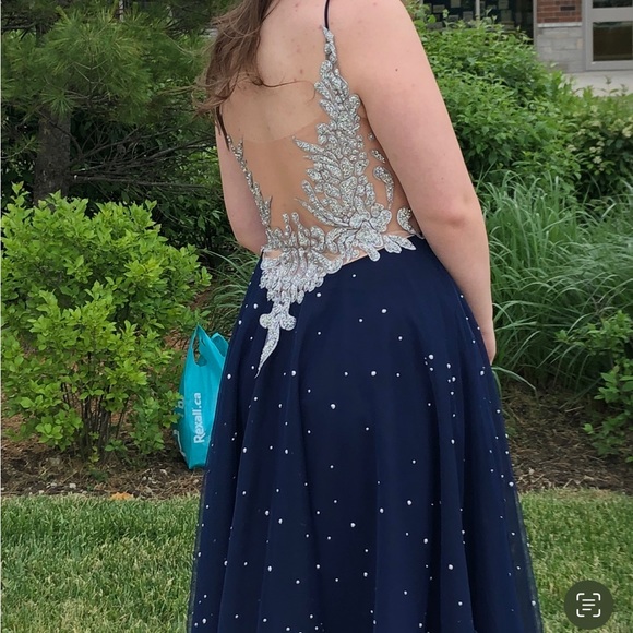 Tarik Ediz prom dress with stunning open back - Picture 3 of 3